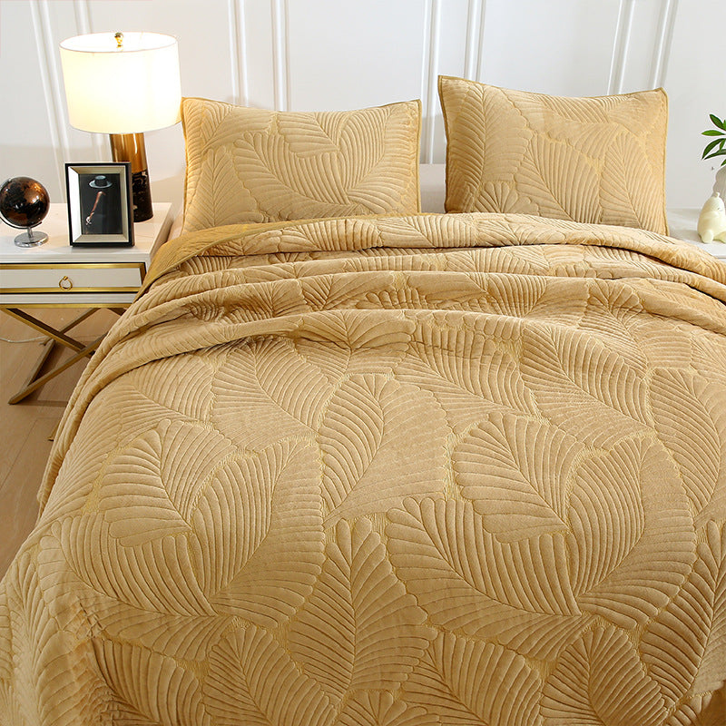 Comfortable Velvet and Cotton Quilt Set