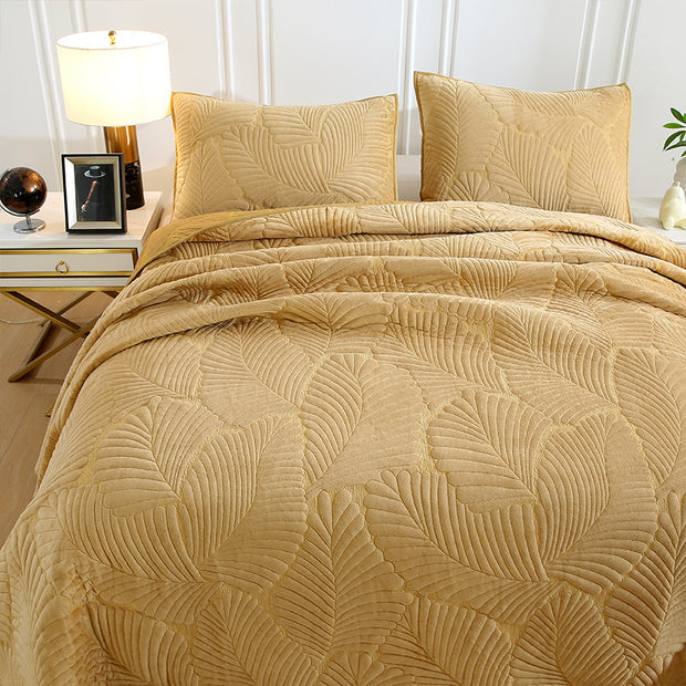 Comfortable Velvet and Cotton Quilt Set