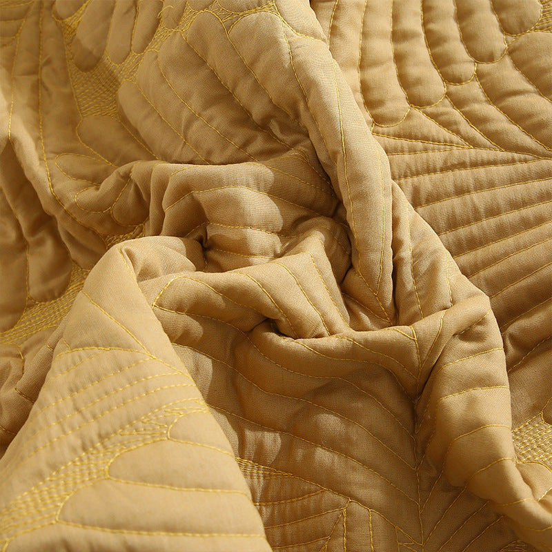 Comfortable Velvet and Cotton Quilt Set