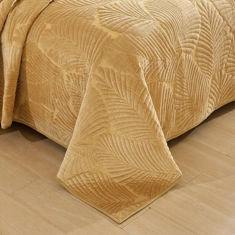 Comfortable Velvet and Cotton Quilt Set