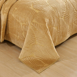 Comfortable Velvet and Cotton Quilt Set