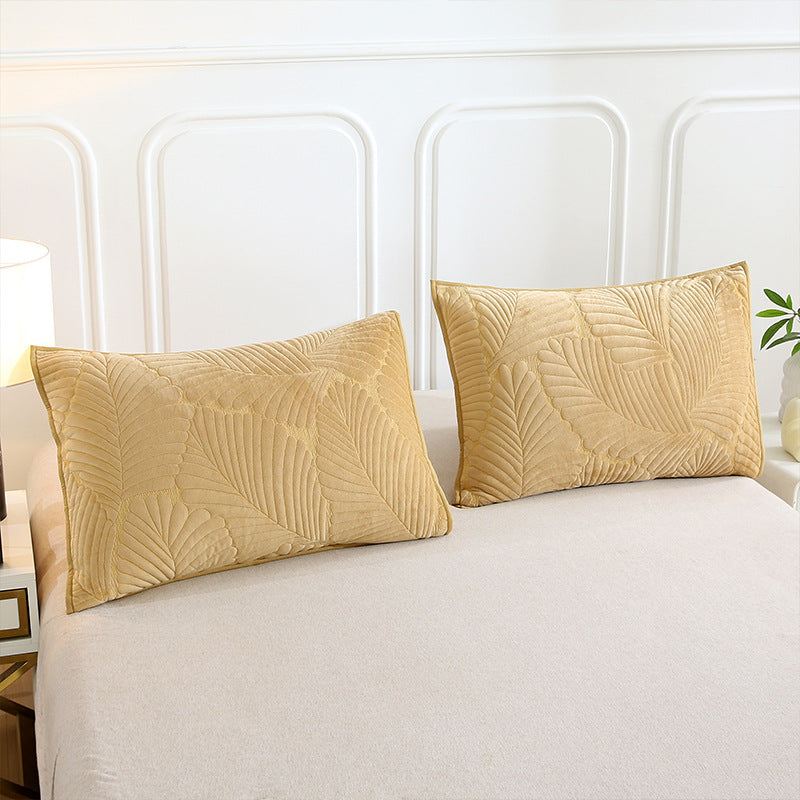 Comfortable Velvet and Cotton Quilt Set