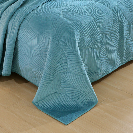 Comfortable Velvet and Cotton Quilt Set