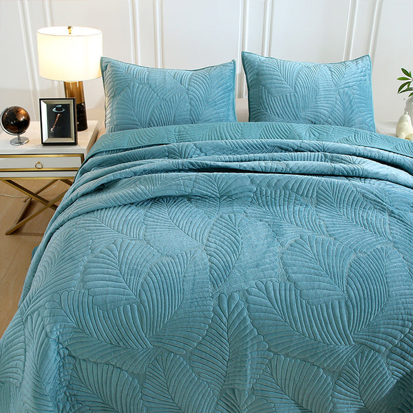 Comfortable Velvet and Cotton Quilt Set