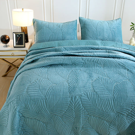 Comfortable Velvet and Cotton Quilt Set