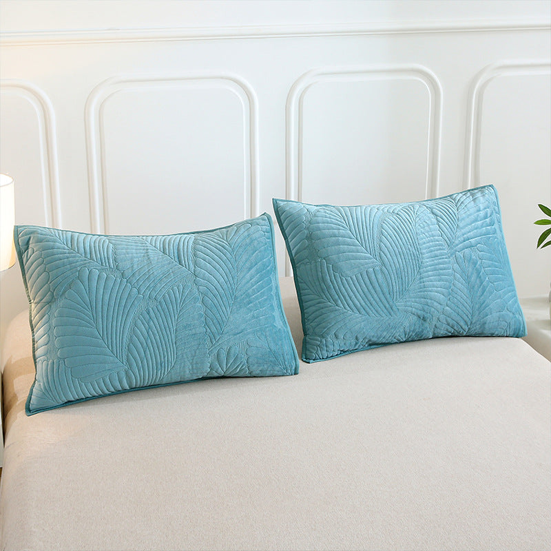 Comfortable Velvet and Cotton Quilt Set
