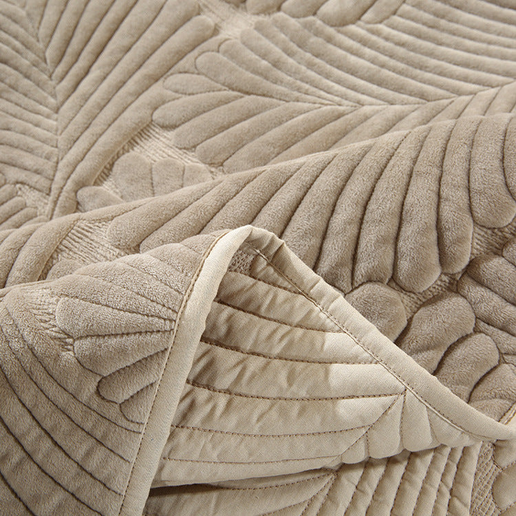 Comfortable Velvet and Cotton Quilt Set