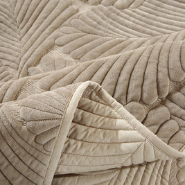 Comfortable Velvet and Cotton Quilt Set