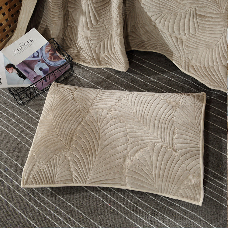Comfortable Velvet and Cotton Quilt Set