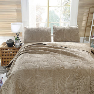 Comfortable Velvet and Cotton Quilt Set